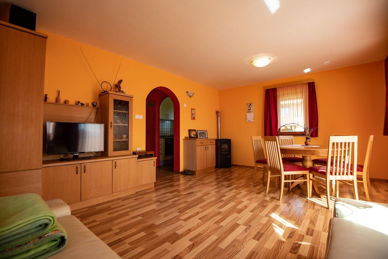 Vineyard Cottage Pod Piramido Dobrnic Buitenkant foto